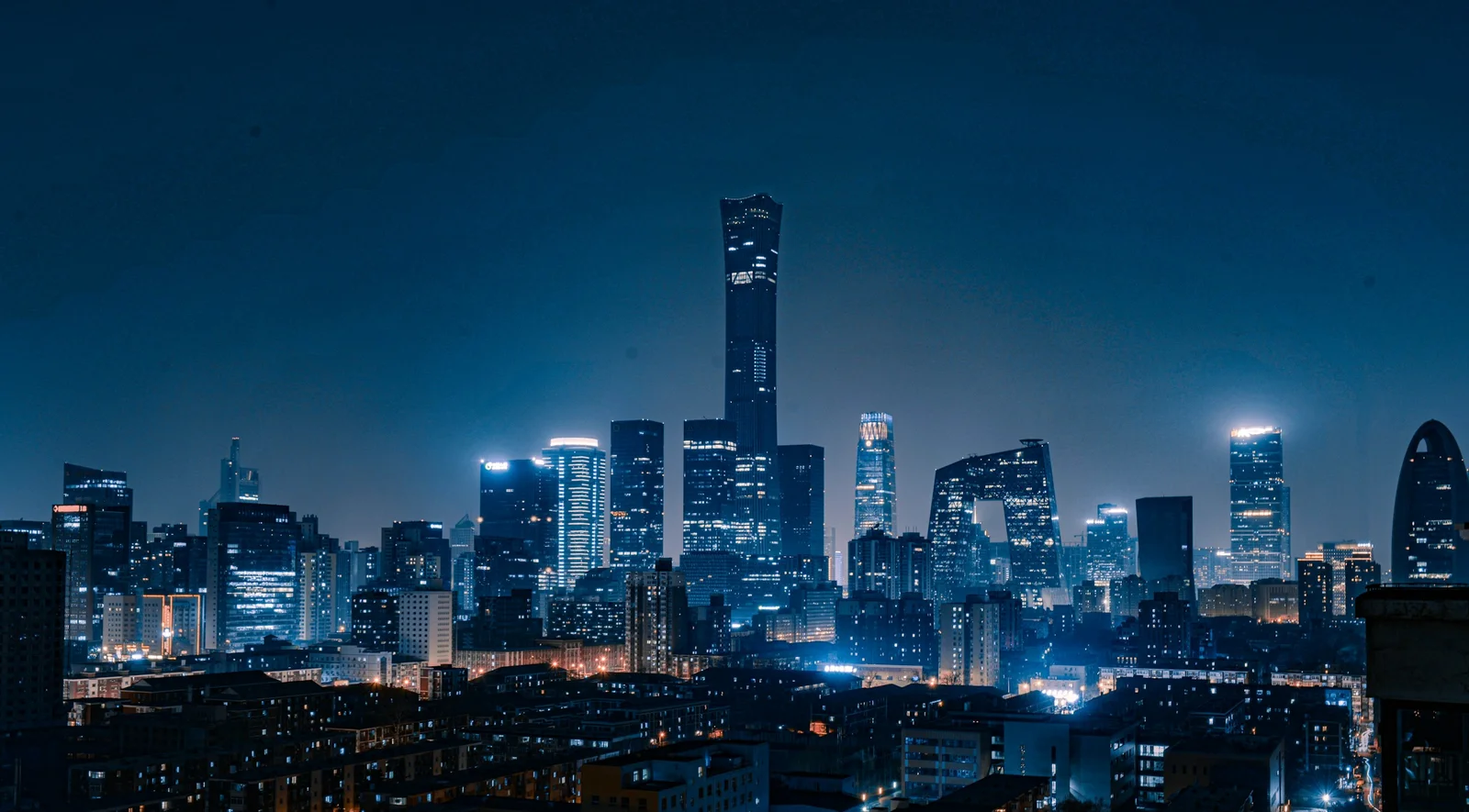 Vista noturna do distrito central de negócios de Pequim